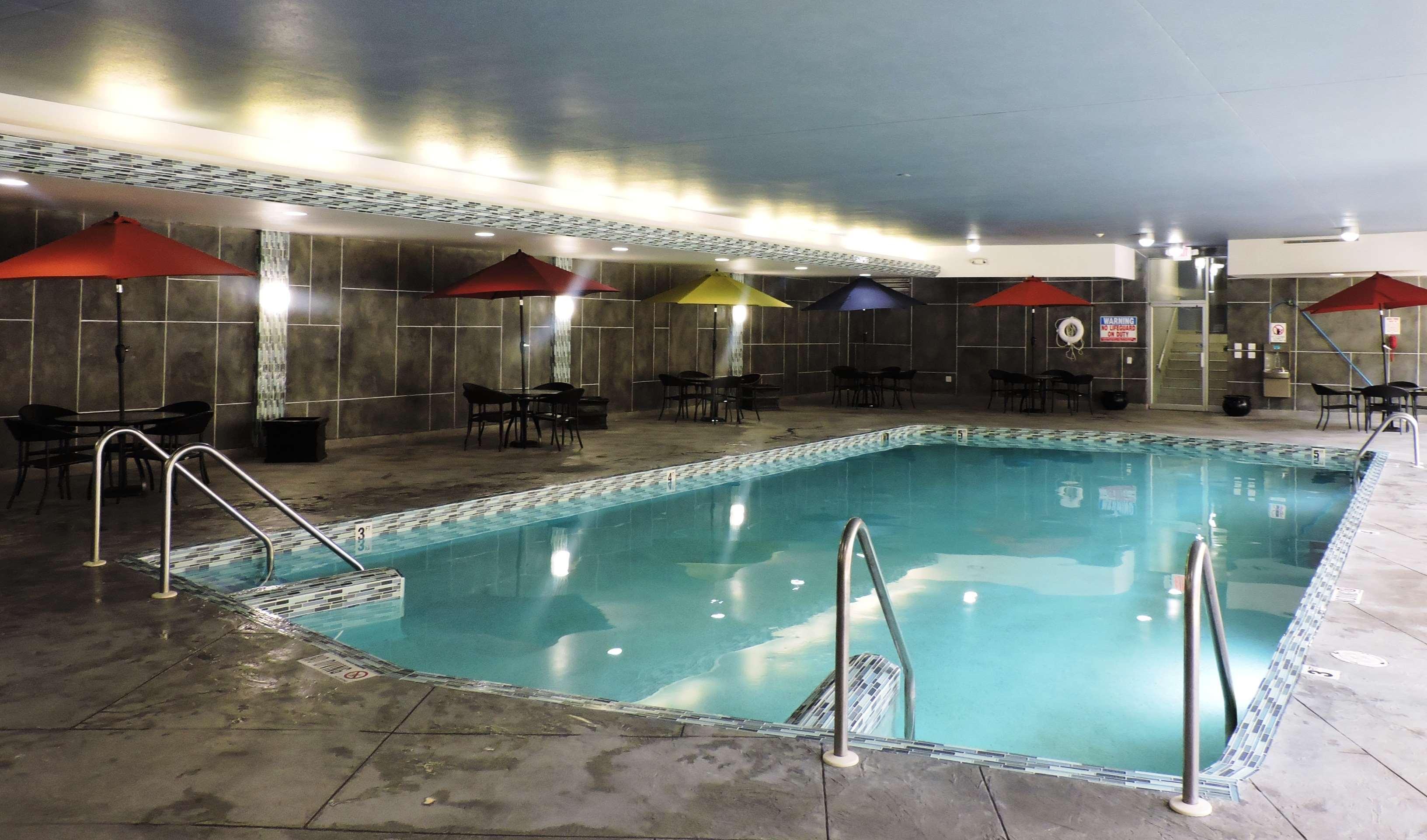 Best Western Plus Milwaukee West Exterior photo