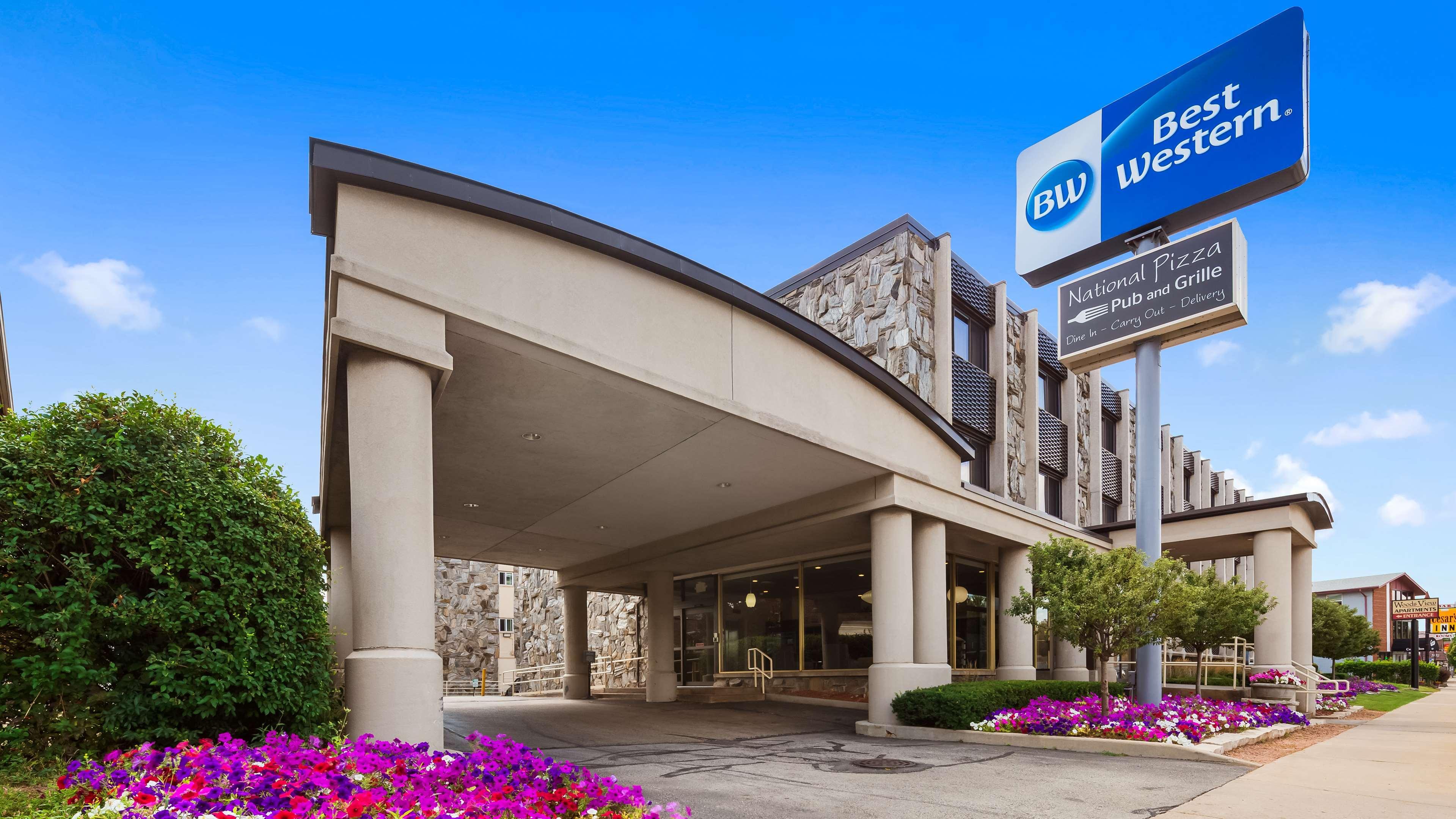 Best Western Plus Milwaukee West Exterior photo