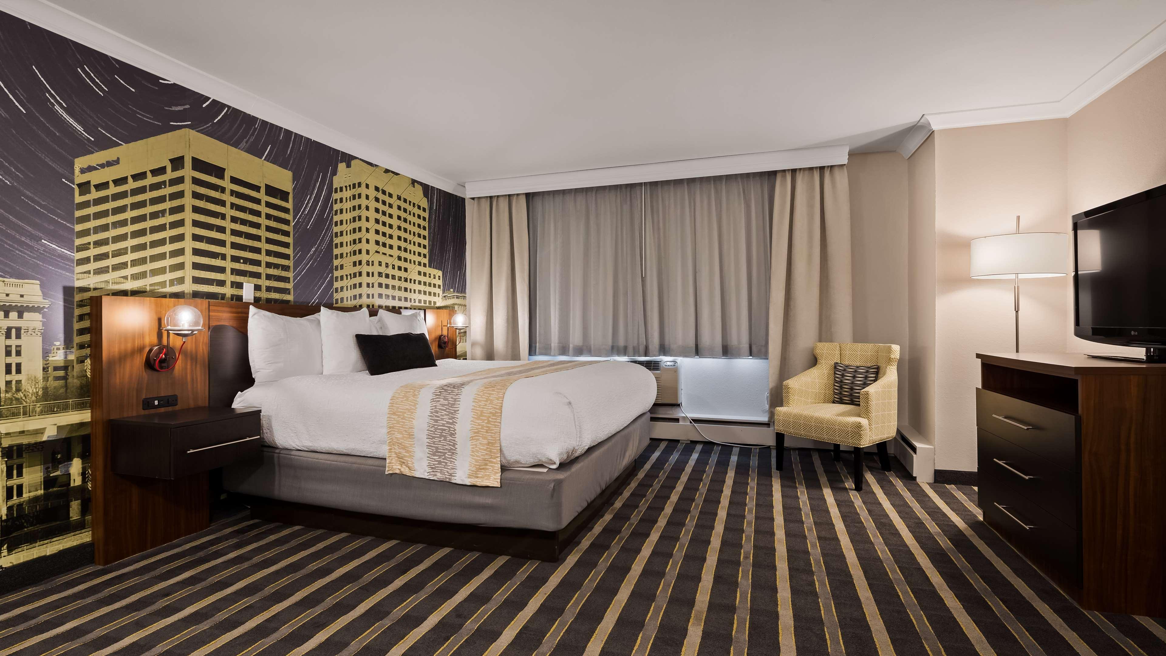 Best Western Plus Milwaukee West Exterior photo