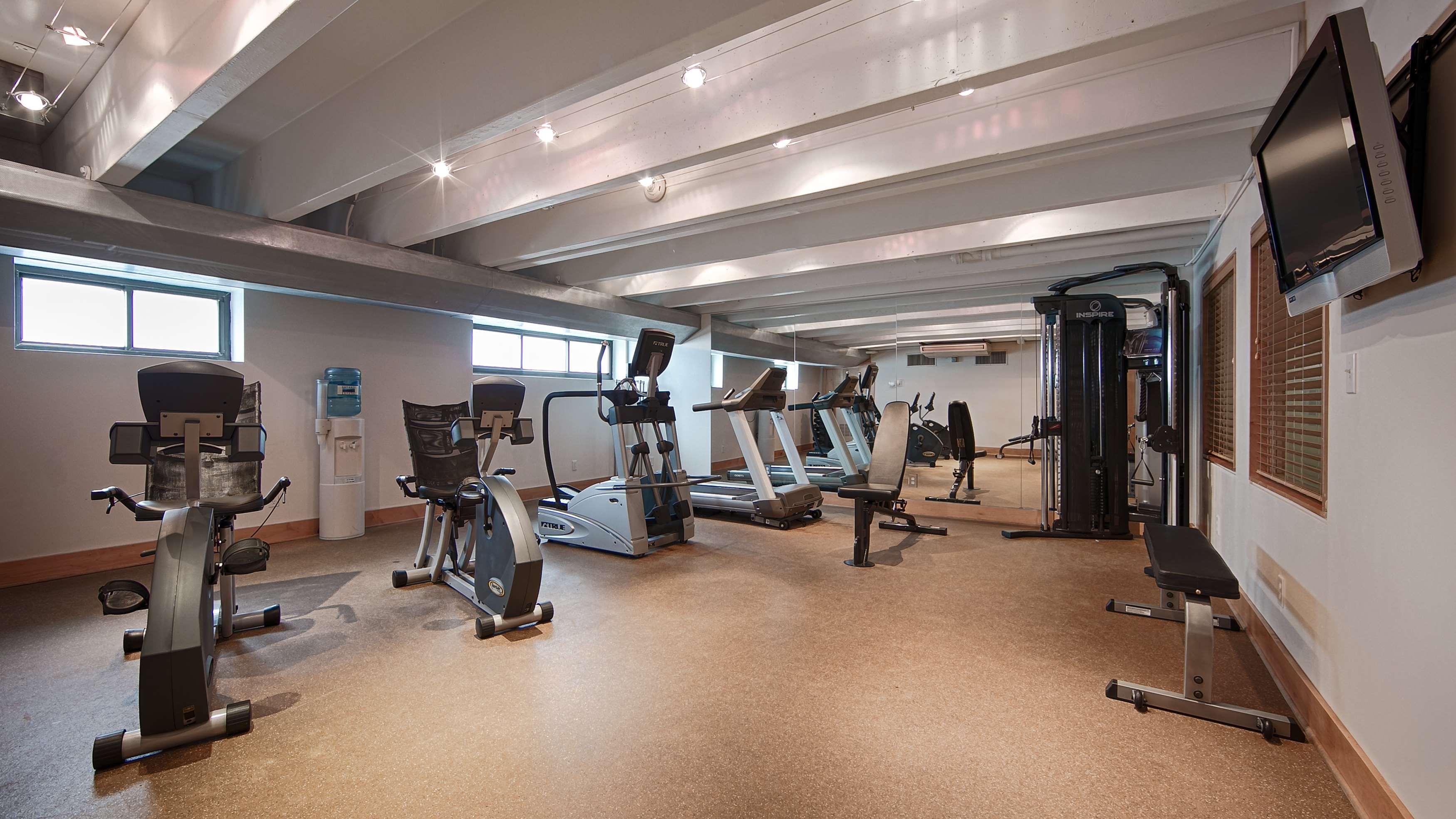 Best Western Plus Milwaukee West Business photo