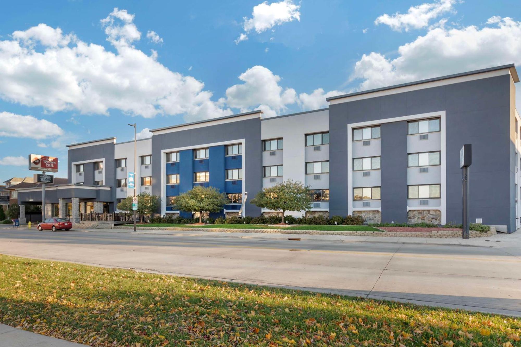 Best Western Plus Milwaukee West Exterior photo