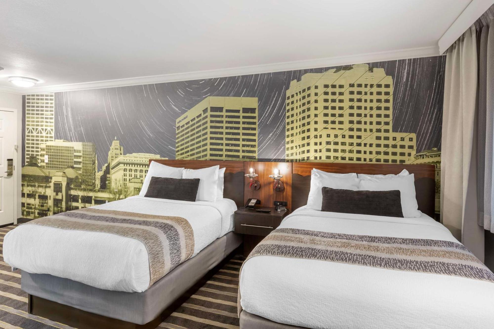 Best Western Plus Milwaukee West Exterior photo