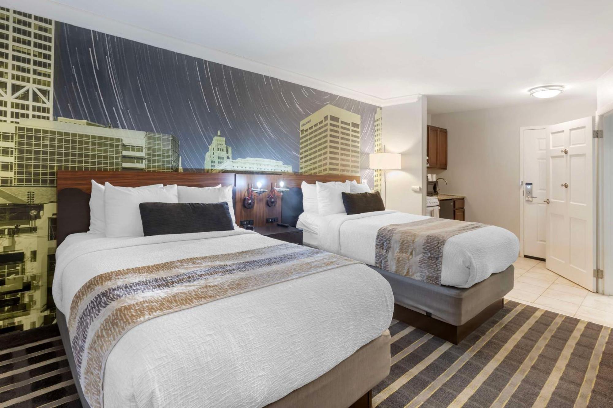 Best Western Plus Milwaukee West Exterior photo
