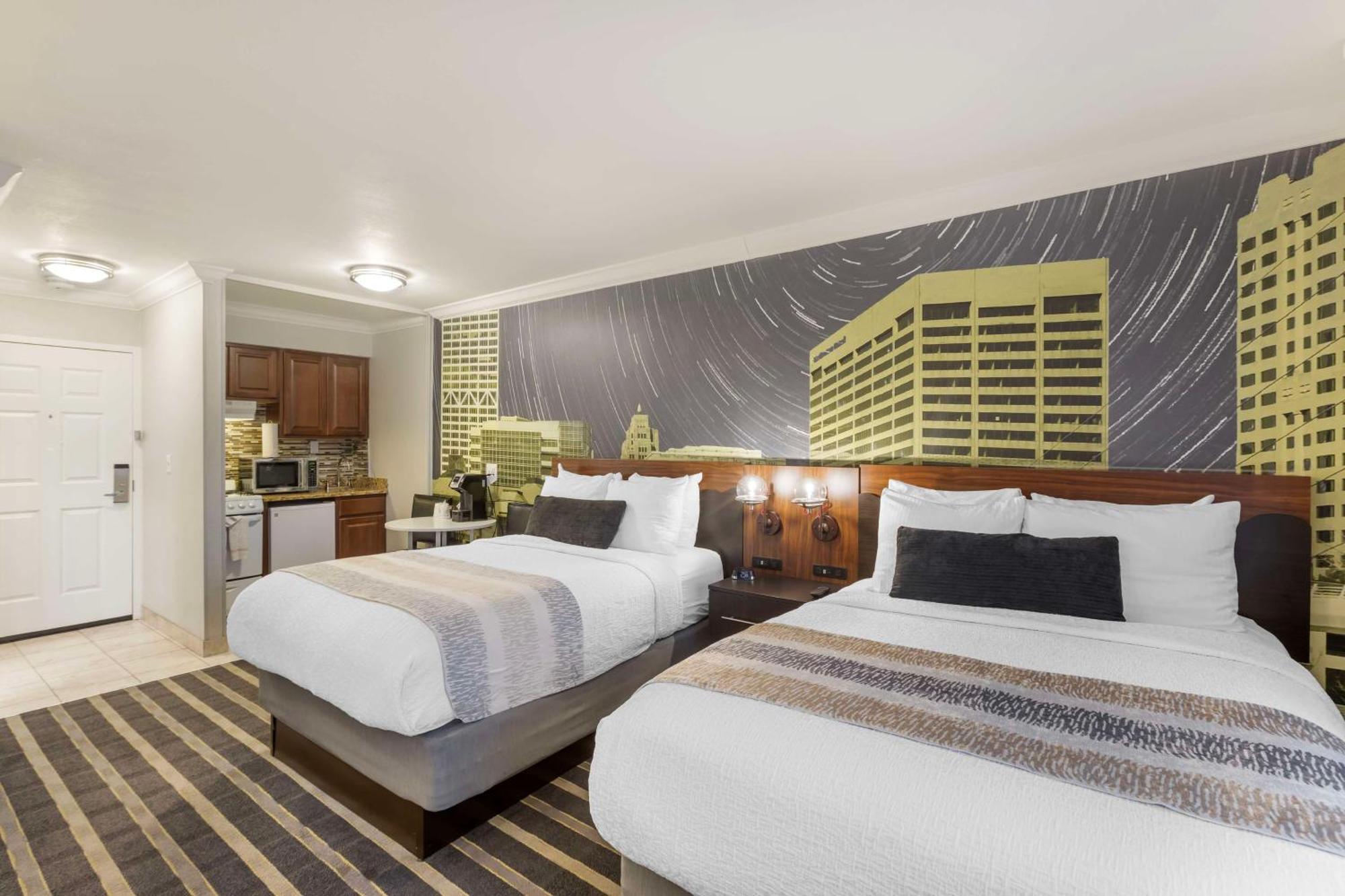 Best Western Plus Milwaukee West Exterior photo